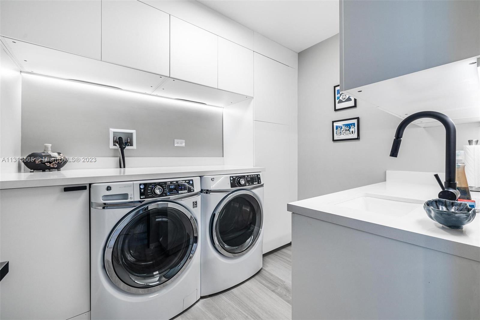 ONE PARAISO CONDO - Residential