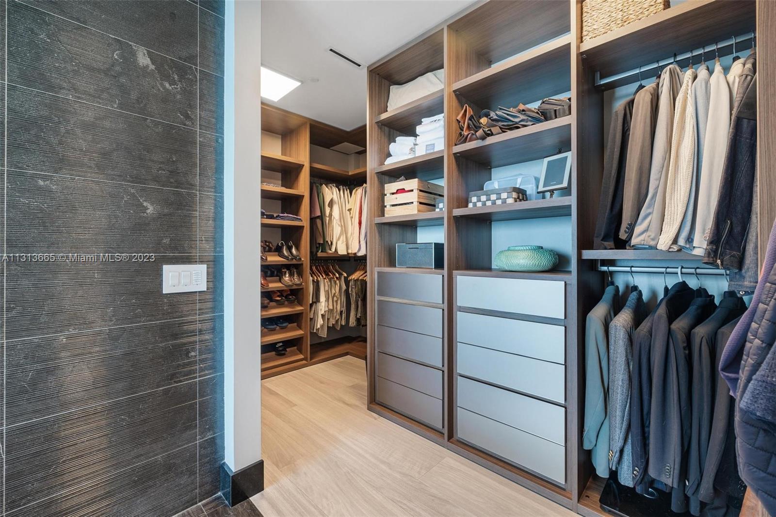 ONE PARAISO CONDO - Residential