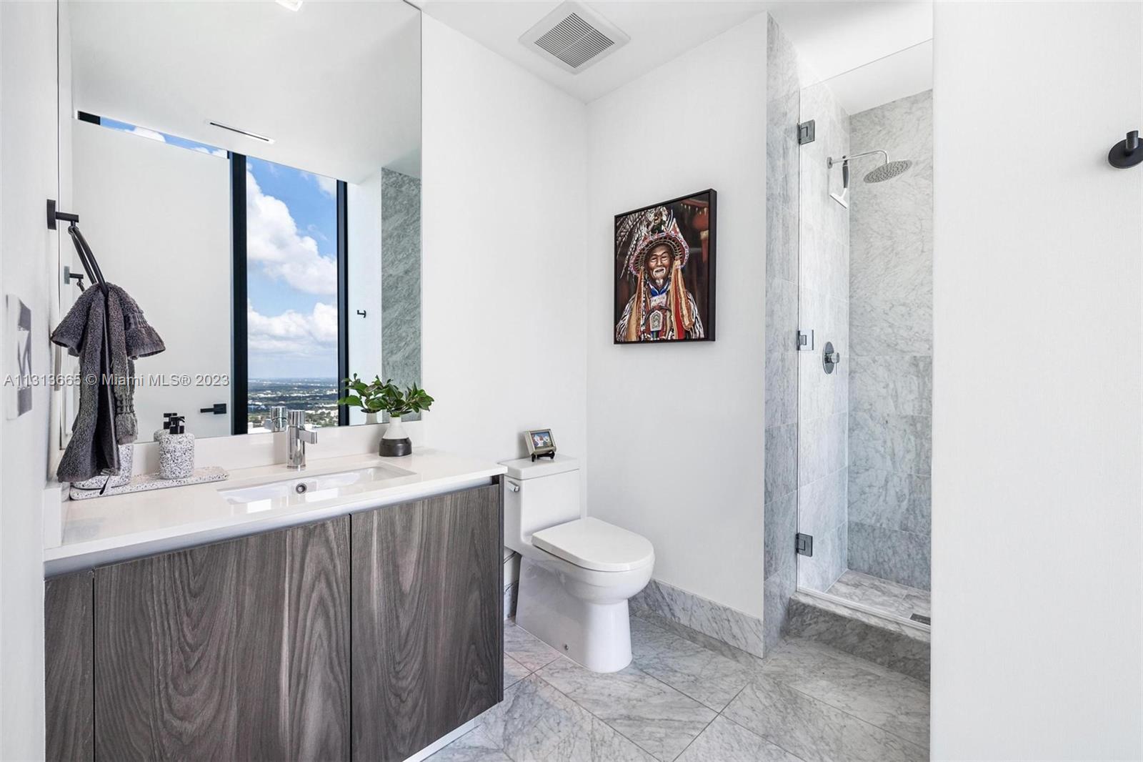 ONE PARAISO CONDO - Residential