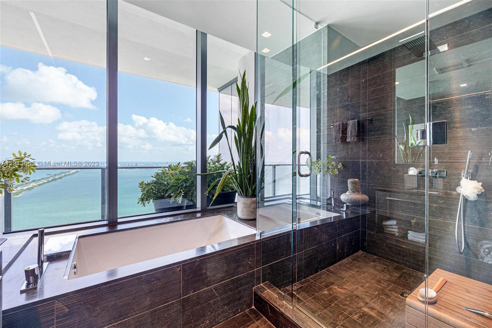 ONE PARAISO CONDO - Residential