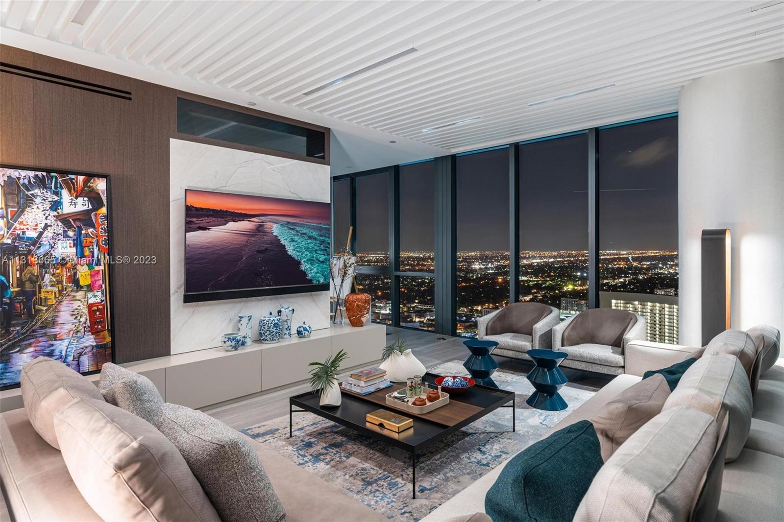 ONE PARAISO CONDO - Residential