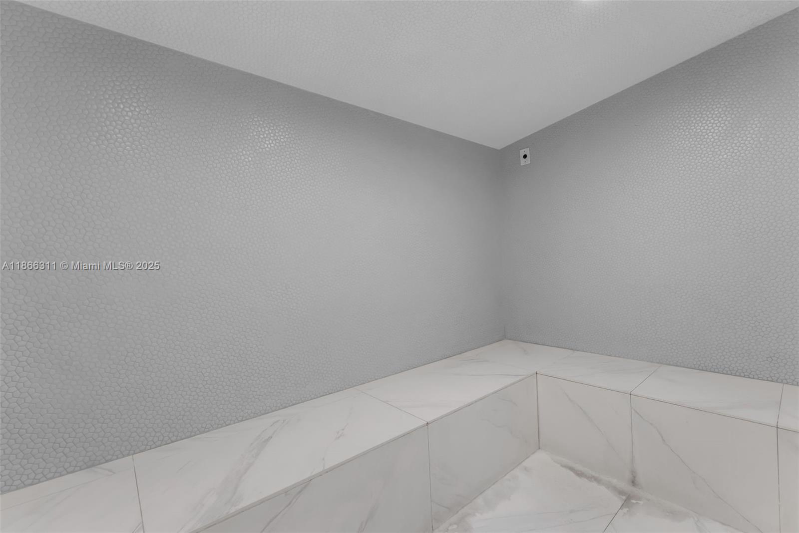 WIND CONDO - Residential