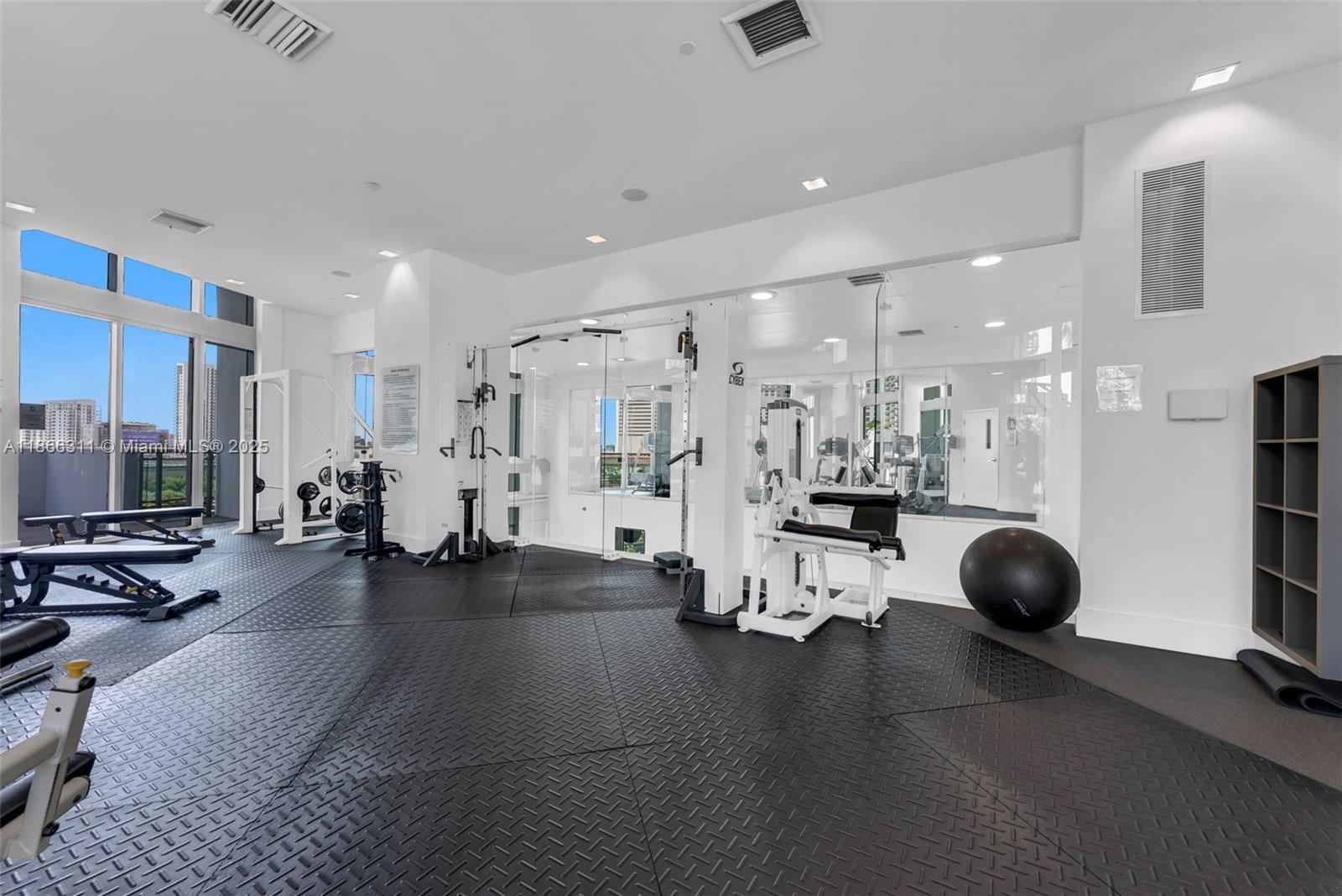 WIND CONDO - Residential