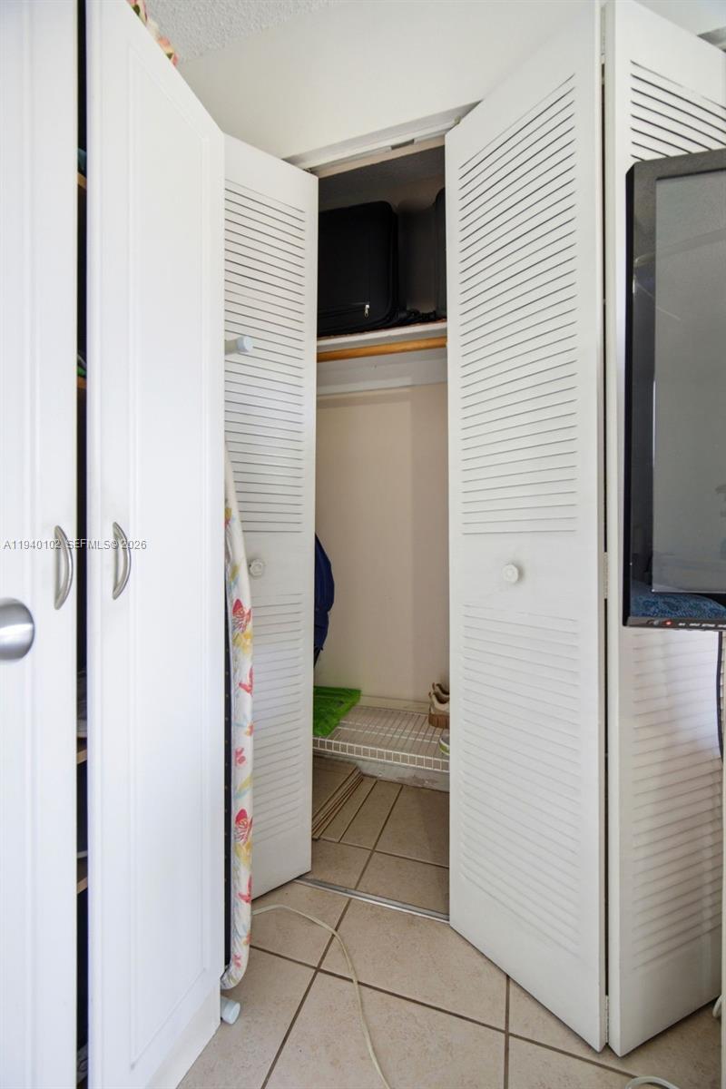 SUNRISE LAKES 110 CONDO - Residential