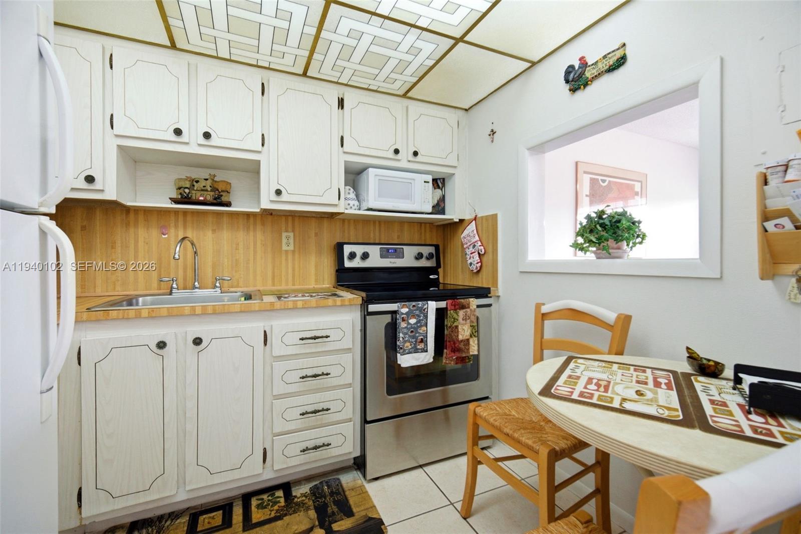 SUNRISE LAKES 110 CONDO - Residential