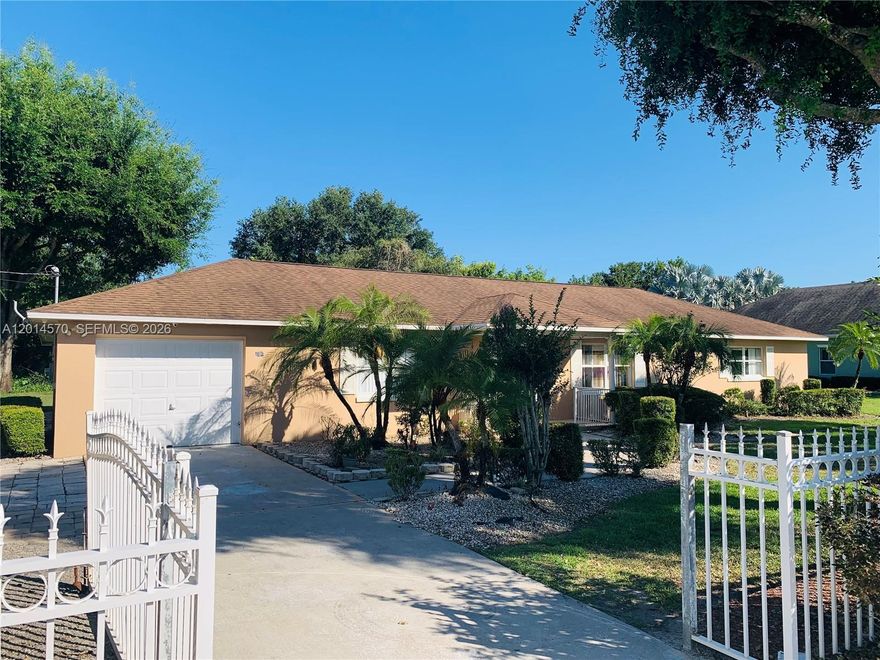 HONEY STOP THE CAR! 4/3 ALMOST HALF AN ACRE HOME (OFFERING BANK FUNDED RENT TO OWN PROGRAM WITH LOW CREDIT OPTIONS AVAILABLE) THIS CASTLE IS FOR SALE IN A SERENE QUIET NEIGHBORHOOD! BRING YOUR BOAT, TOYS, PLENTY OF FISHING NEARBY. JUST MINUTES AWAY FROM 29 FRESHWATER LAKES WITHIN THE CITY. HOME BUILT ROCK SOLID WITH CONCRETE BLOCK CONSTRUCTION, TOOL SHED, DUAL GATED ENTRIES TO THE PROPERTY, NO HOA, SELLER OFFERING $10,000 TOWARDS CLOSING COST AND PREPAIDS. WE ARE AWAITING YOU! SPECIAL PROGRAMS AVAILABLE PLEASE CONTACT LISTING AGENT FOR DETAILS. DO NOT ALLOW CREDIT PROBLEMS TO KEEP YOU FROM BECOMING A HOMEOWNER.