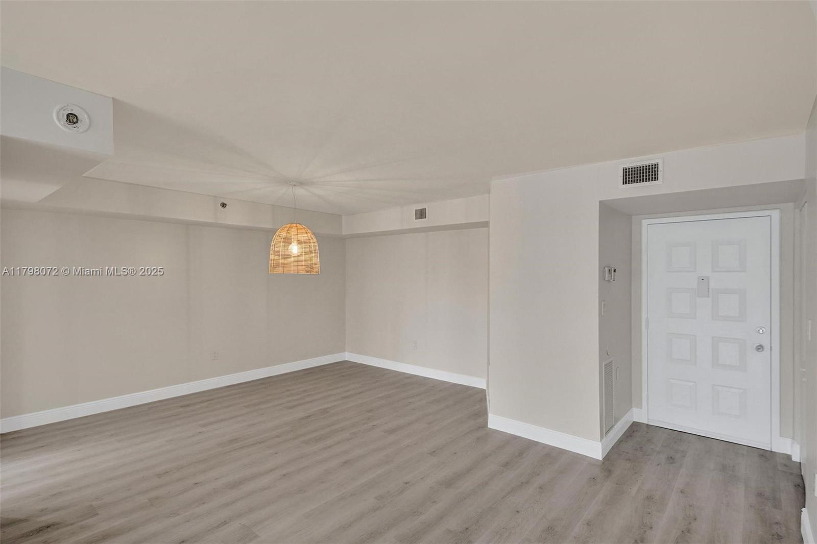 SUMMIT CONDO - Residential