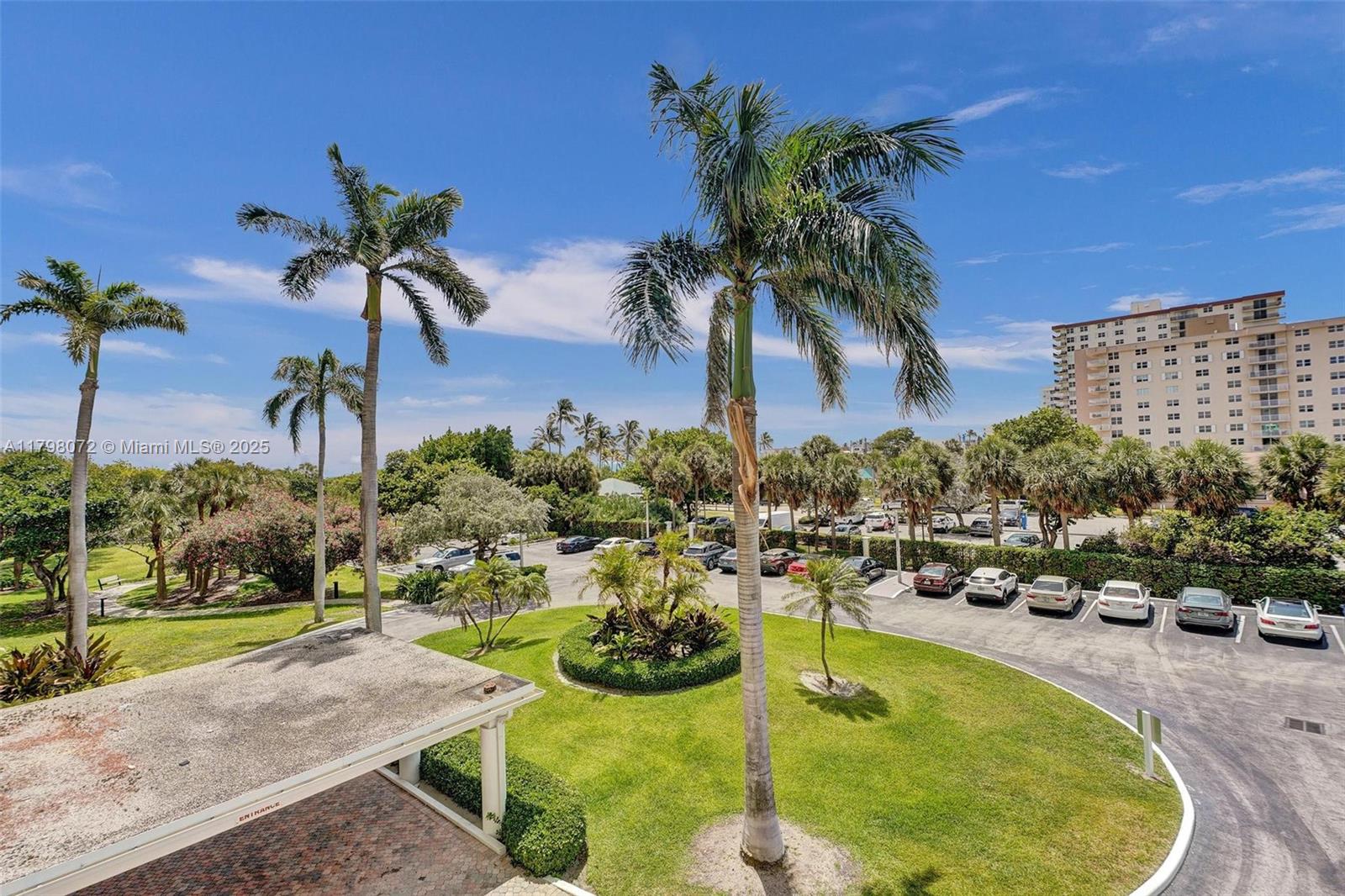 SUMMIT CONDO - Residential