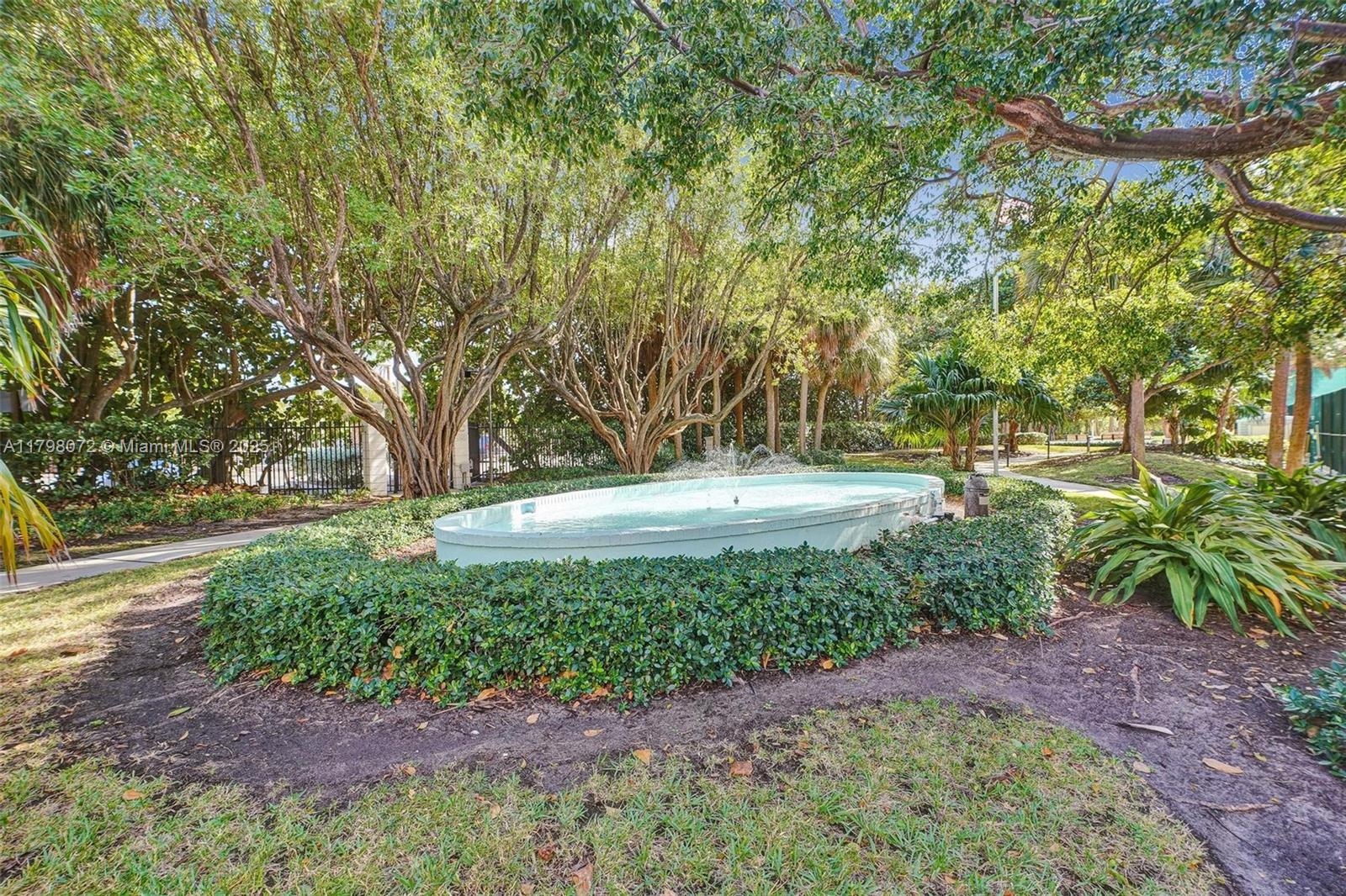 SUMMIT CONDO - Residential