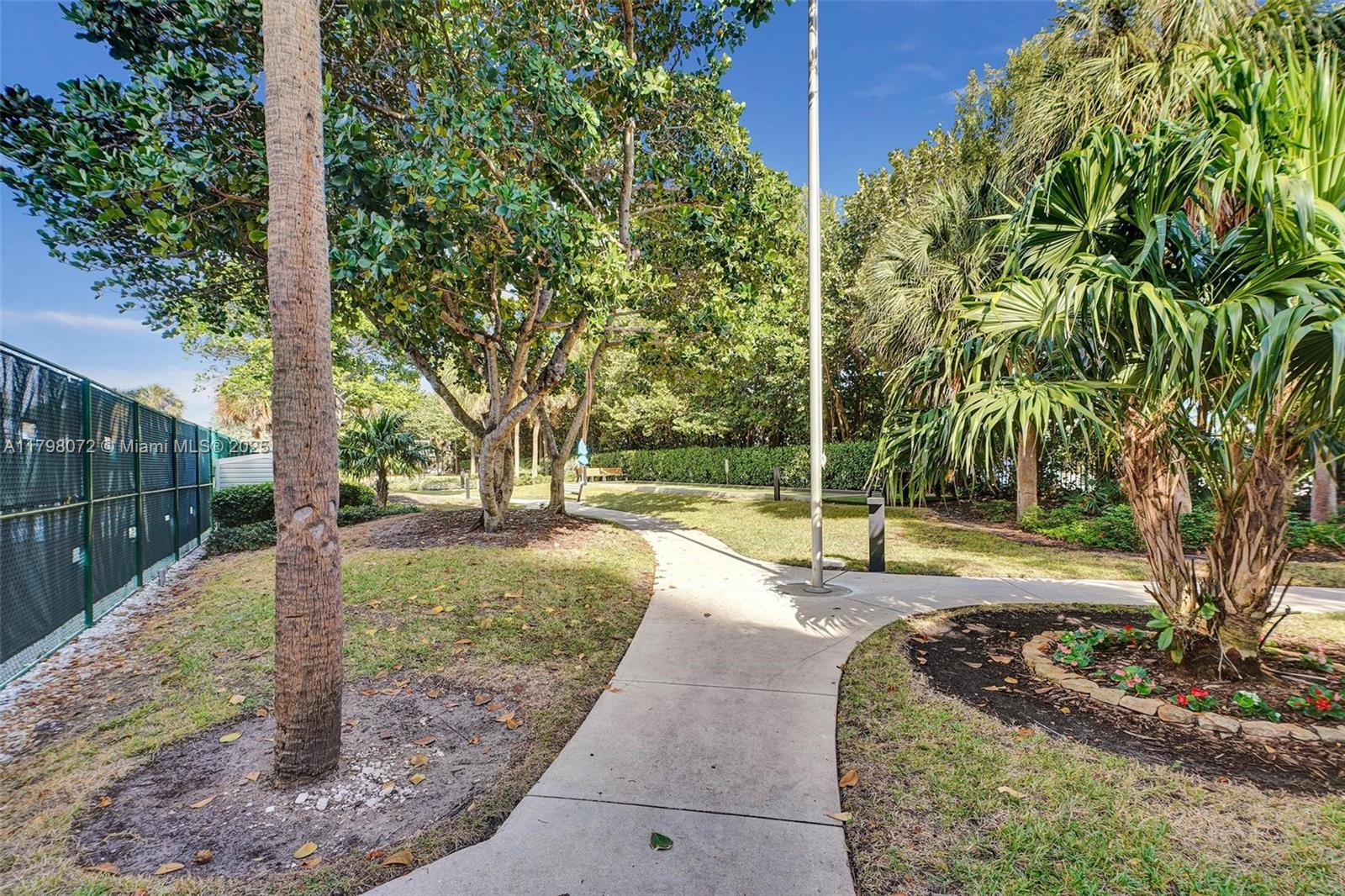 SUMMIT CONDO - Residential