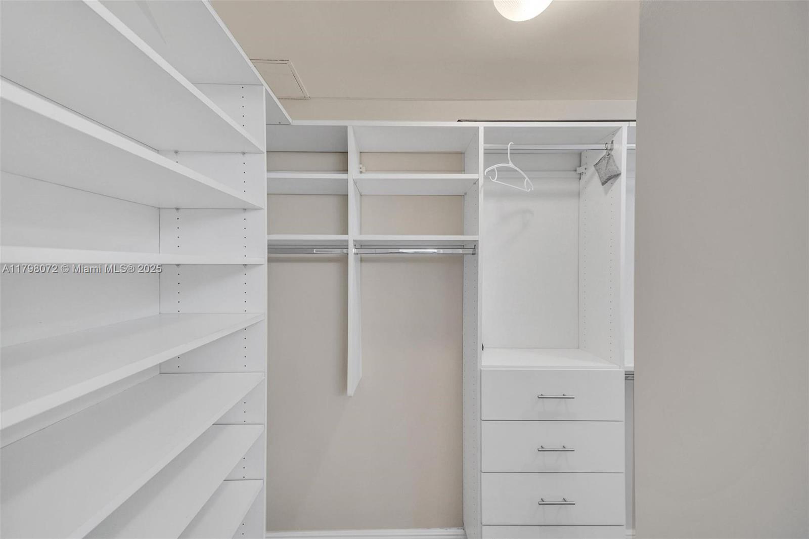 SUMMIT CONDO - Residential