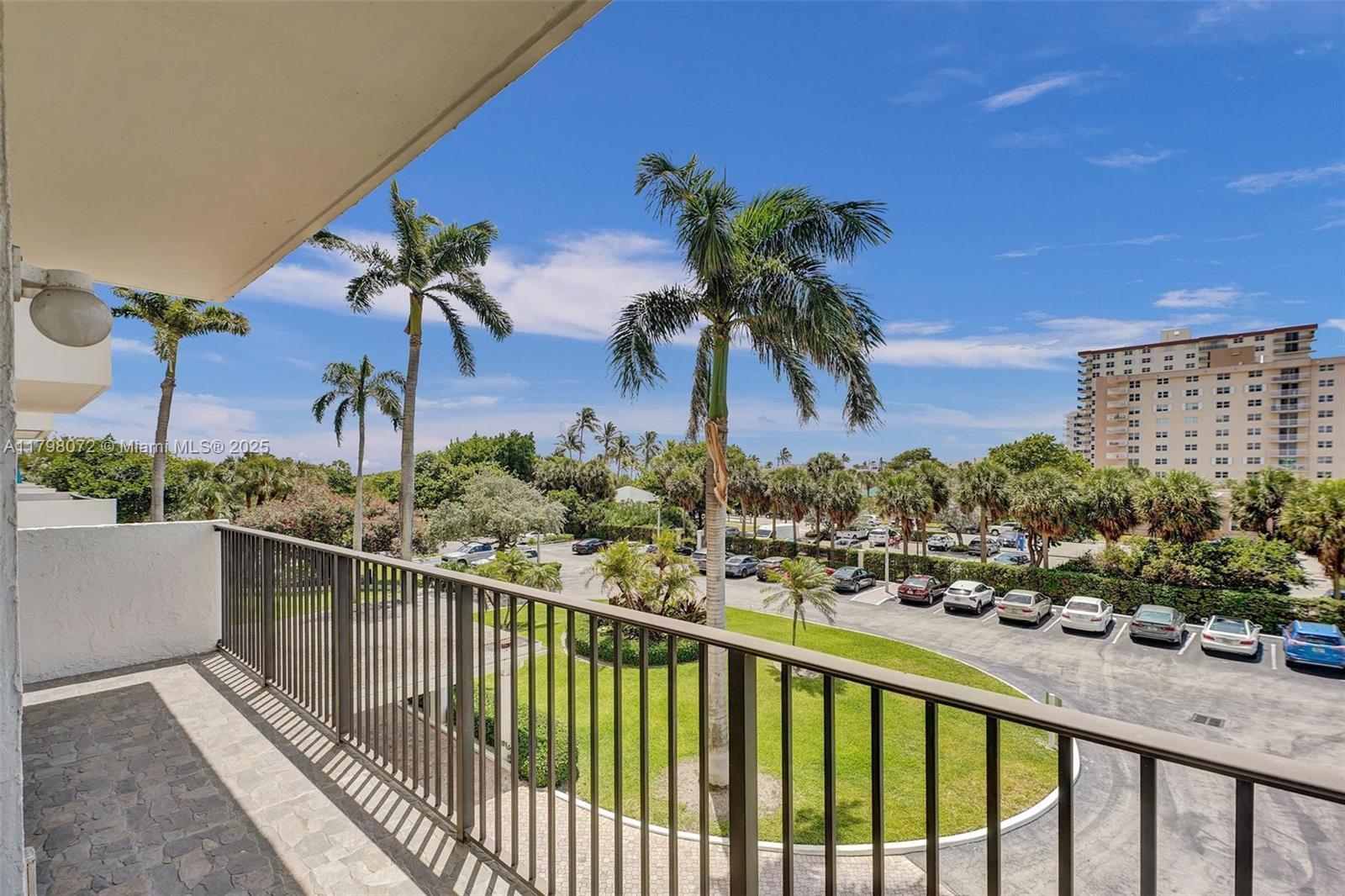 SUMMIT CONDO - Residential