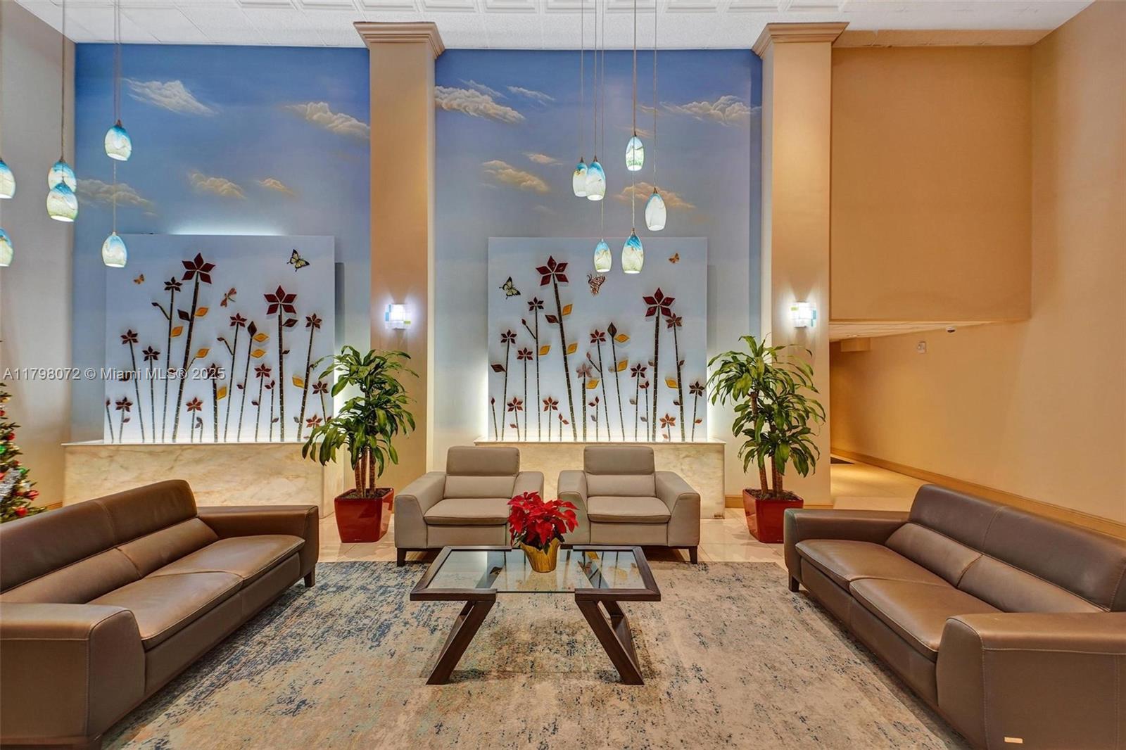 SUMMIT CONDO - Residential