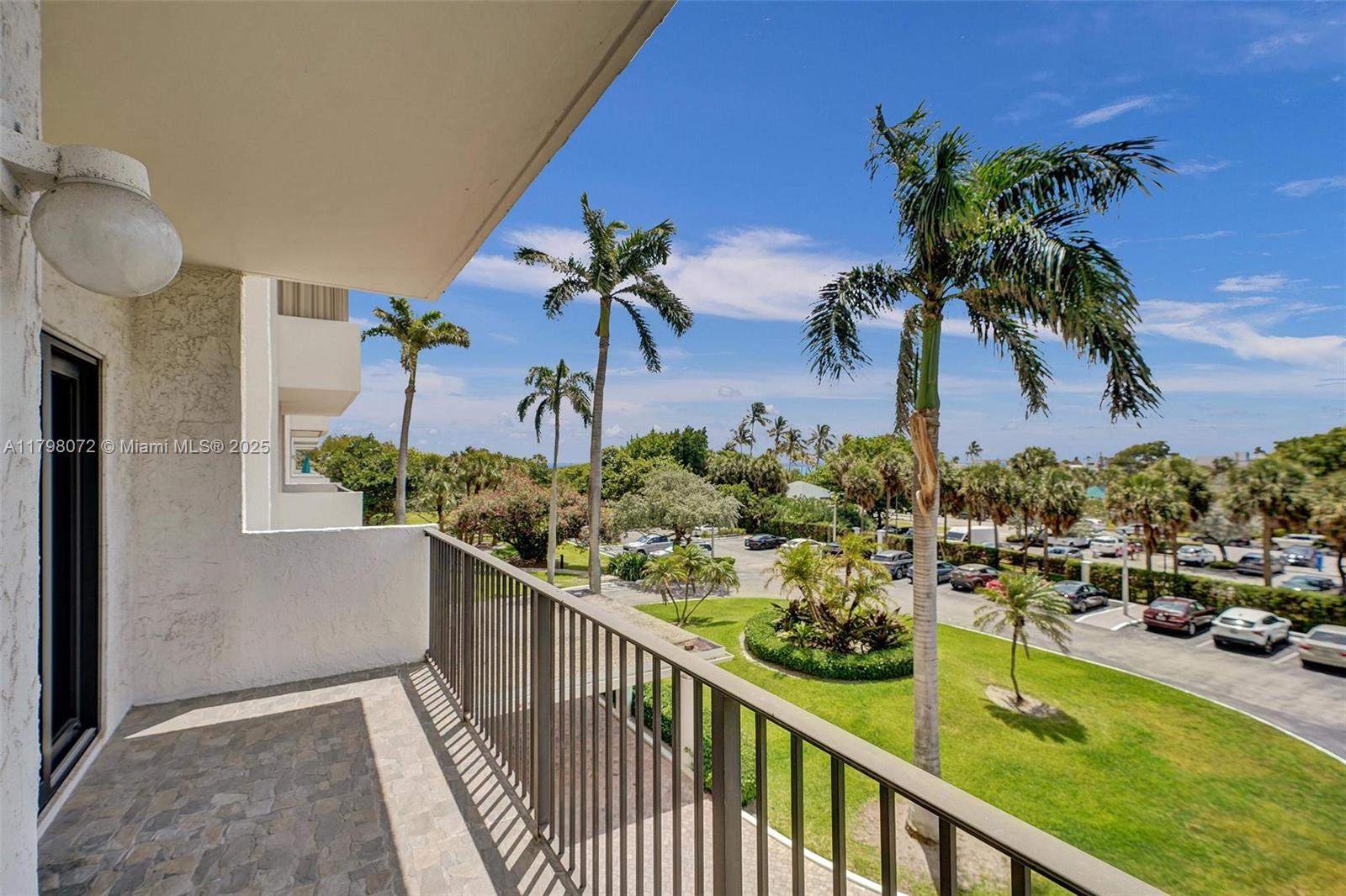 SUMMIT CONDO - Residential