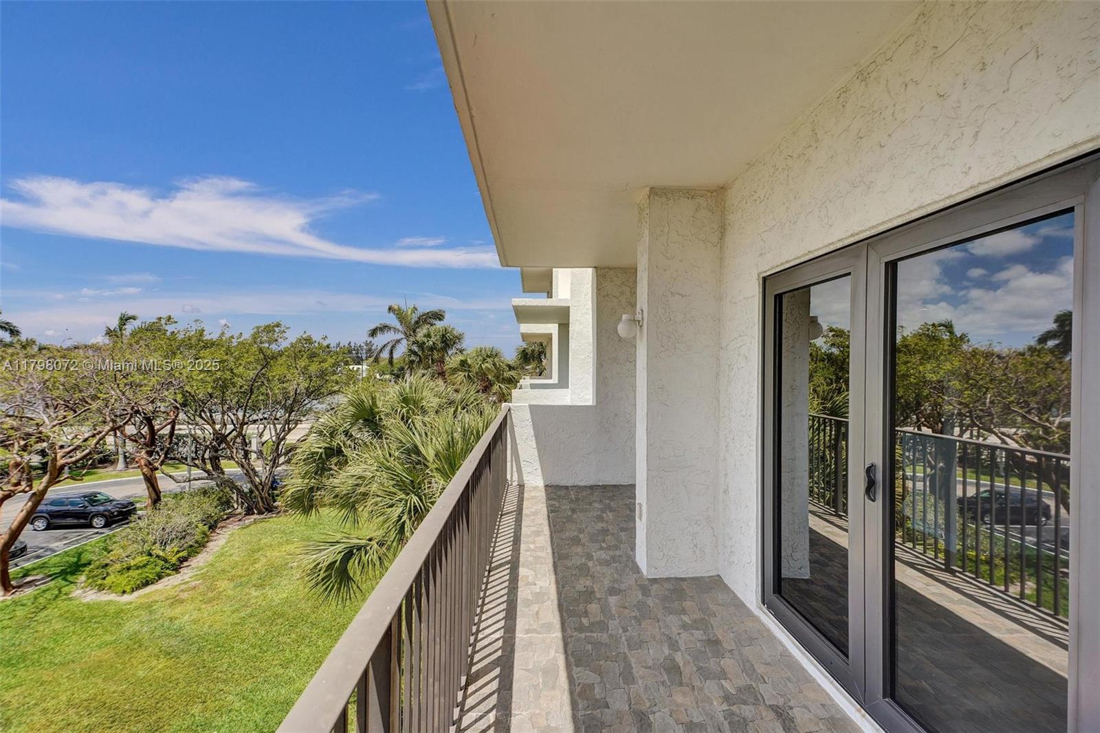 SUMMIT CONDO - Residential