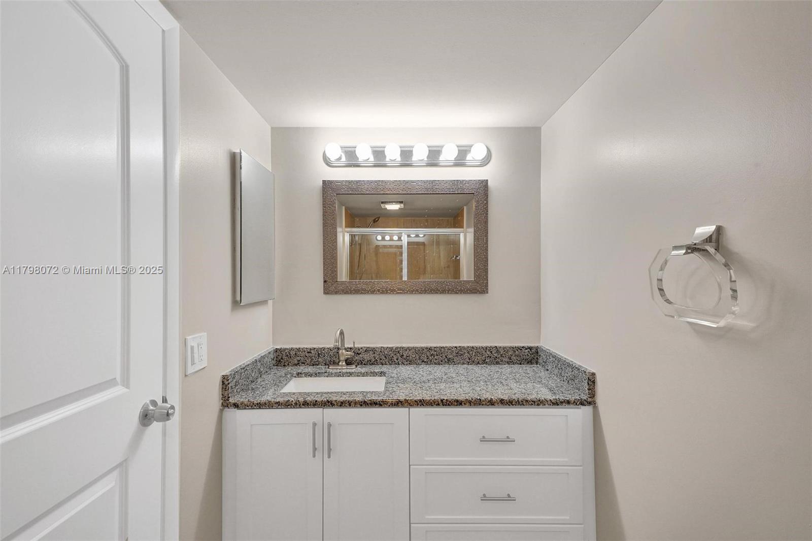 SUMMIT CONDO - Residential