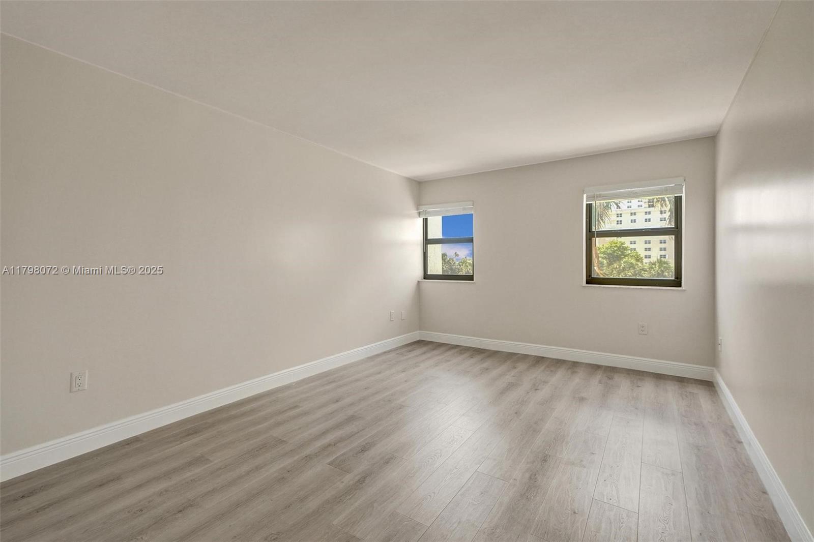 SUMMIT CONDO - Residential