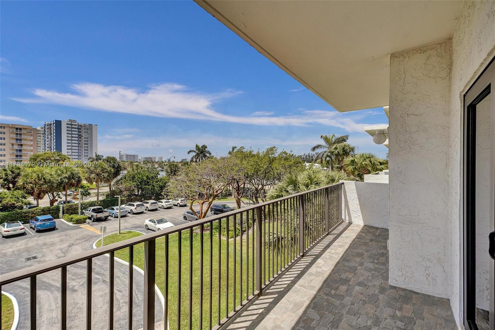 SUMMIT CONDO - Residential