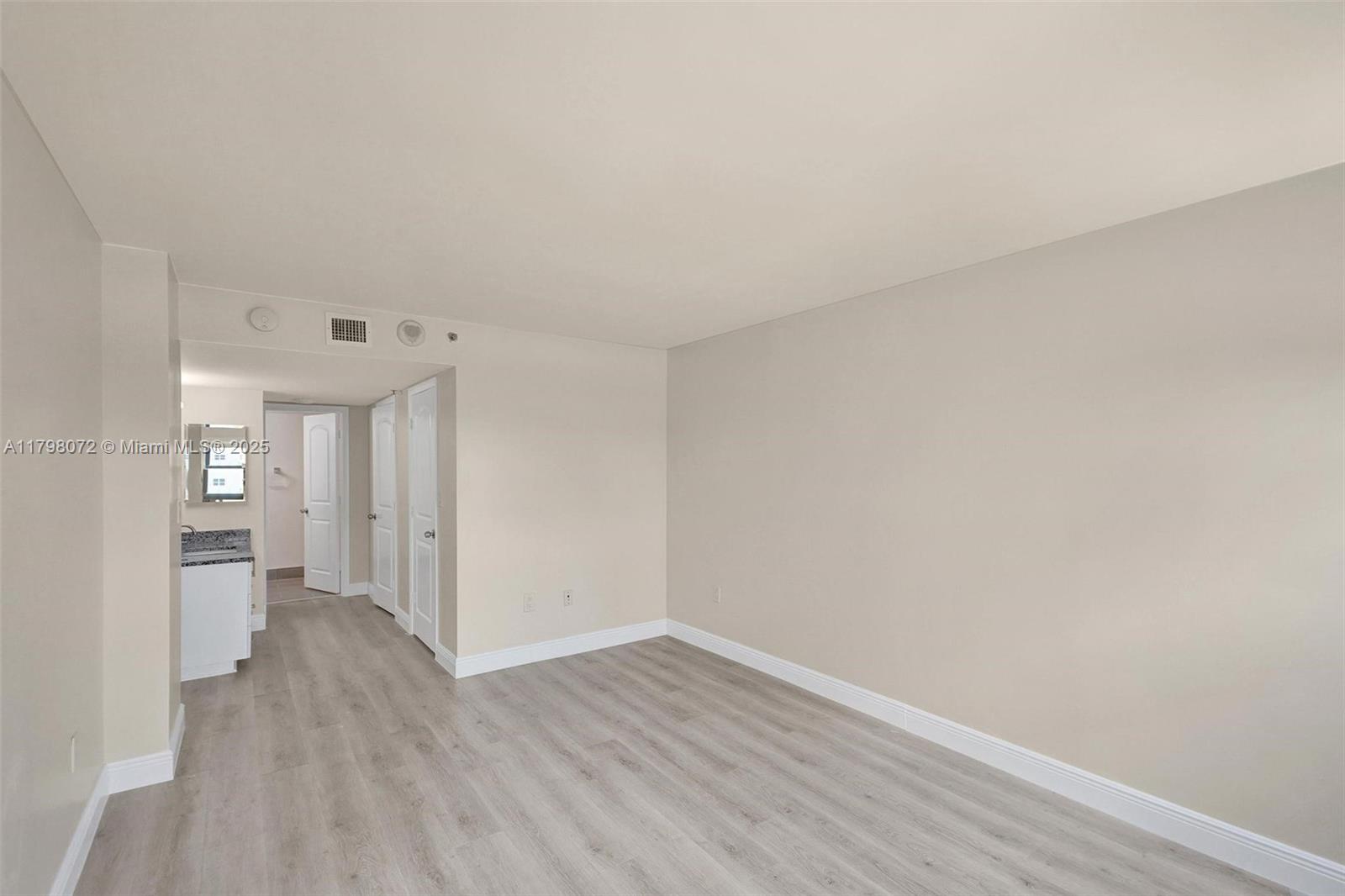 SUMMIT CONDO - Residential