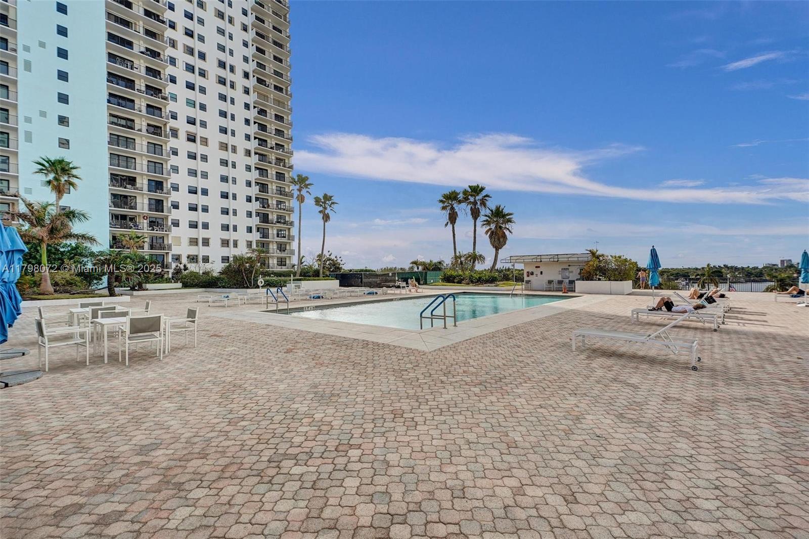 SUMMIT CONDO - Residential