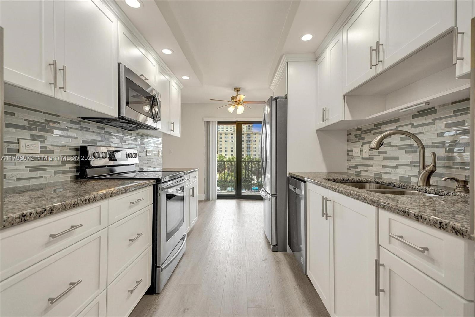 SUMMIT CONDO - Residential