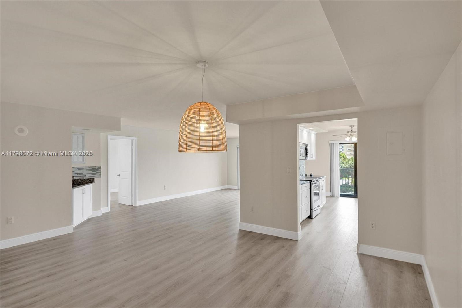 SUMMIT CONDO - Residential