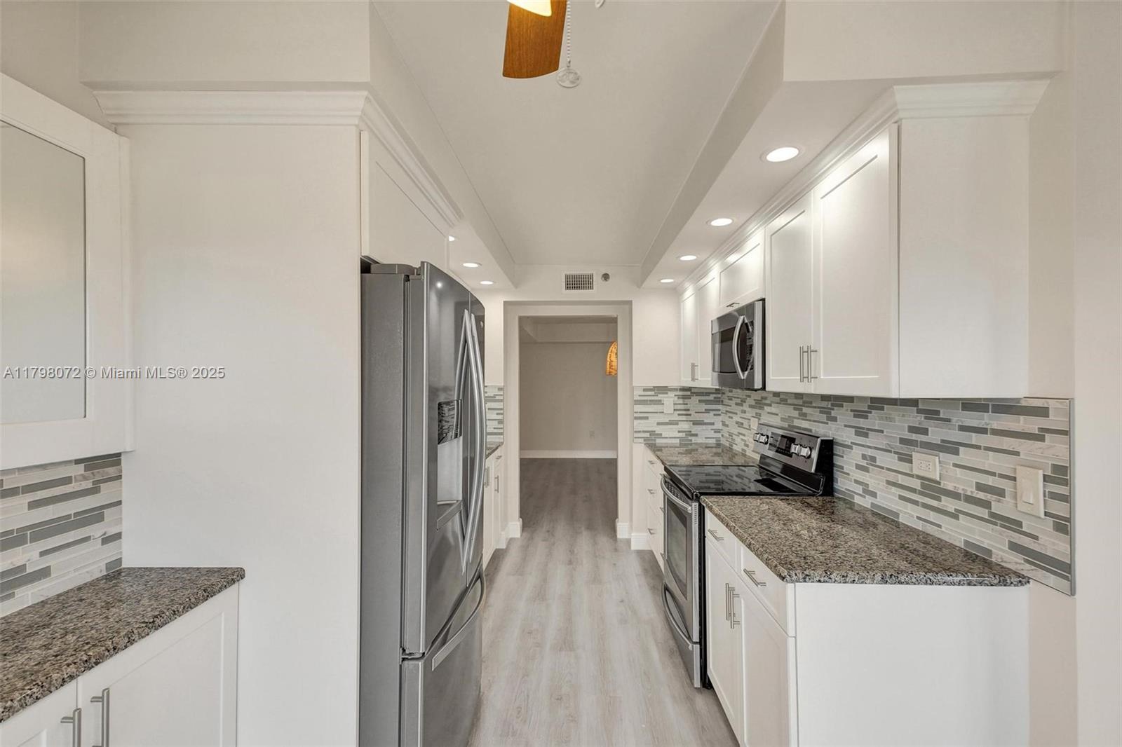 SUMMIT CONDO - Residential