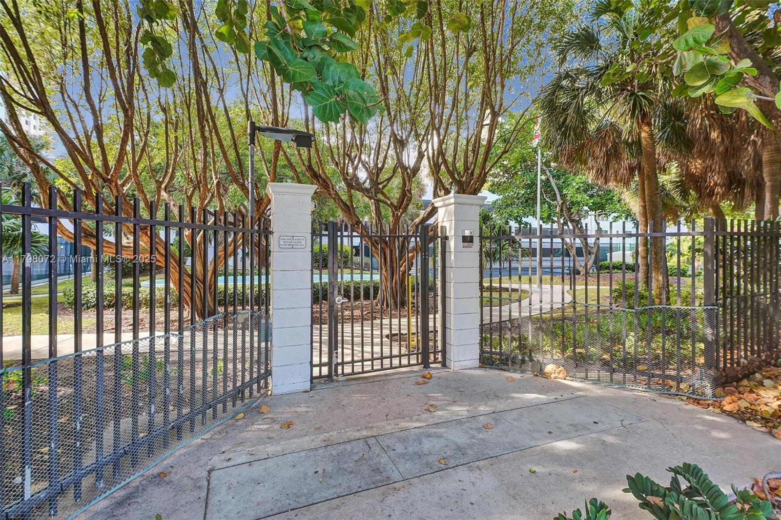 SUMMIT CONDO - Residential