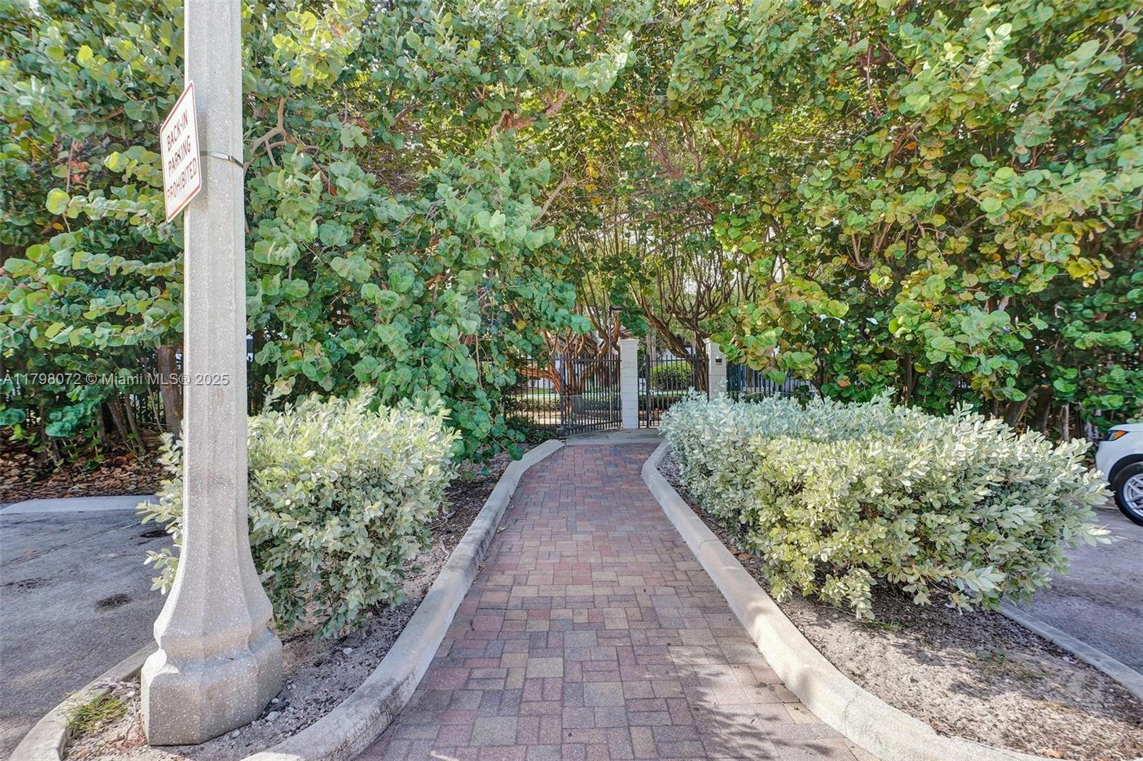 SUMMIT CONDO - Residential