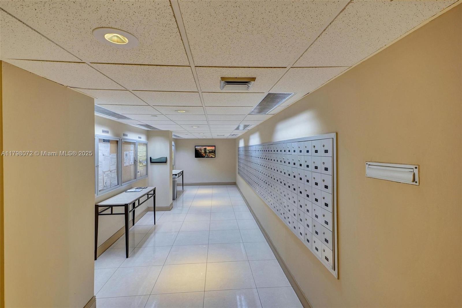 SUMMIT CONDO - Residential