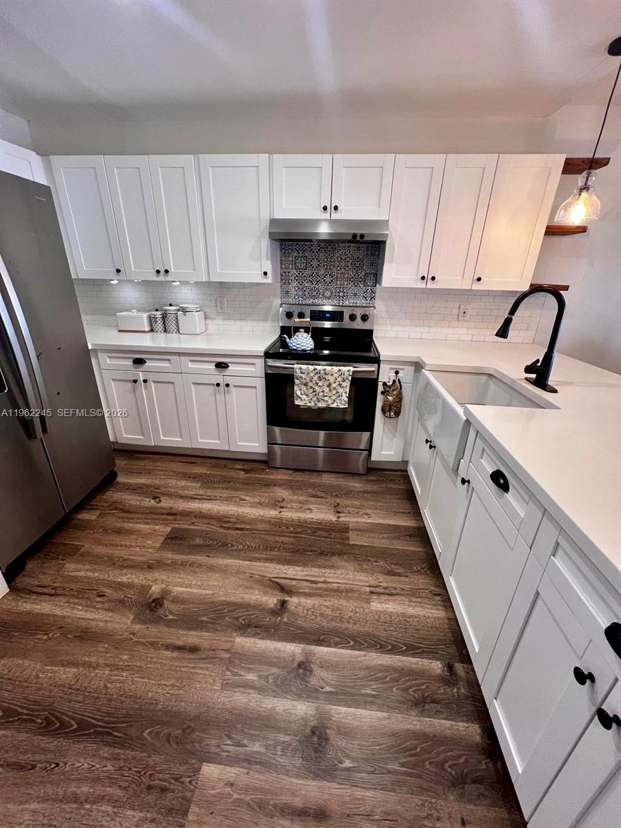 EL PRADO BY THE LAKE - Residential