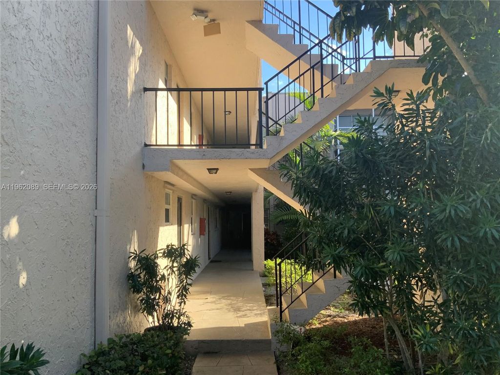 Photo of 469 N Pine Island Rd #B305, Plantation, FL 33324 (MLS # A11962089)