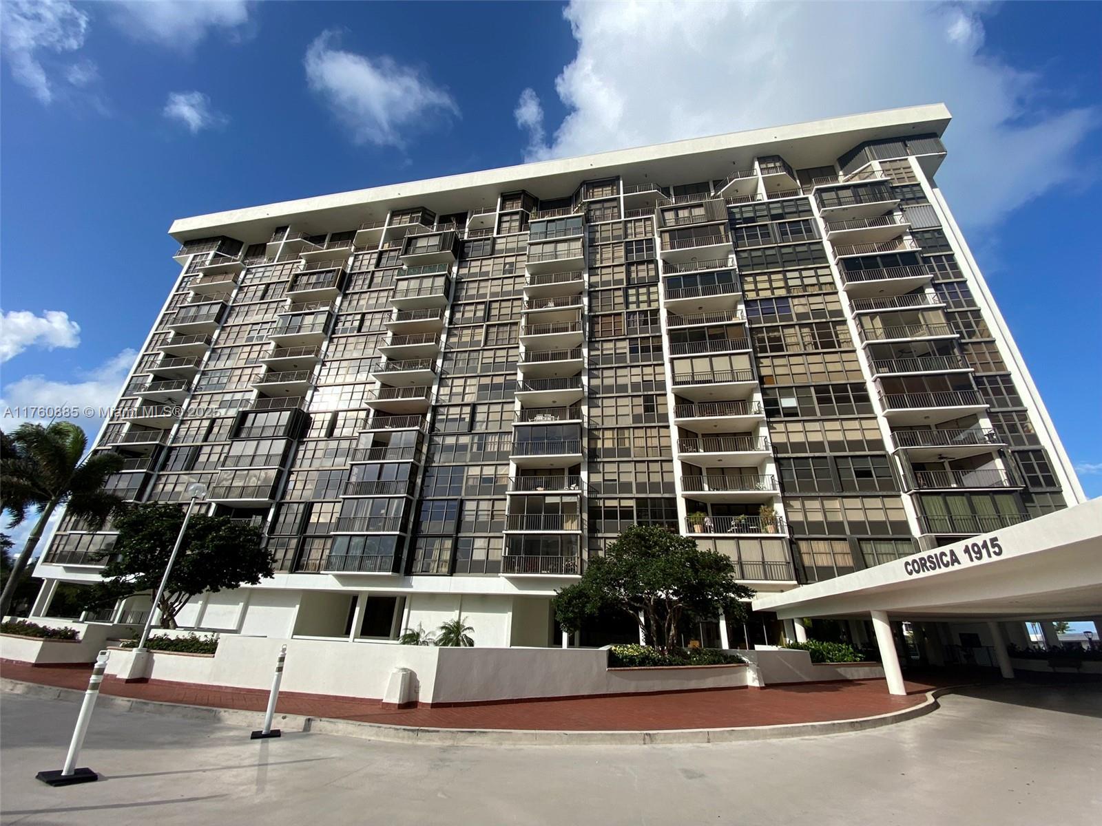 Rental Property at 1915 Brickell Ave C1109, Miami, Broward County, Florida - Bedrooms: 1 
Bathrooms: 2  - $2,700 MO.