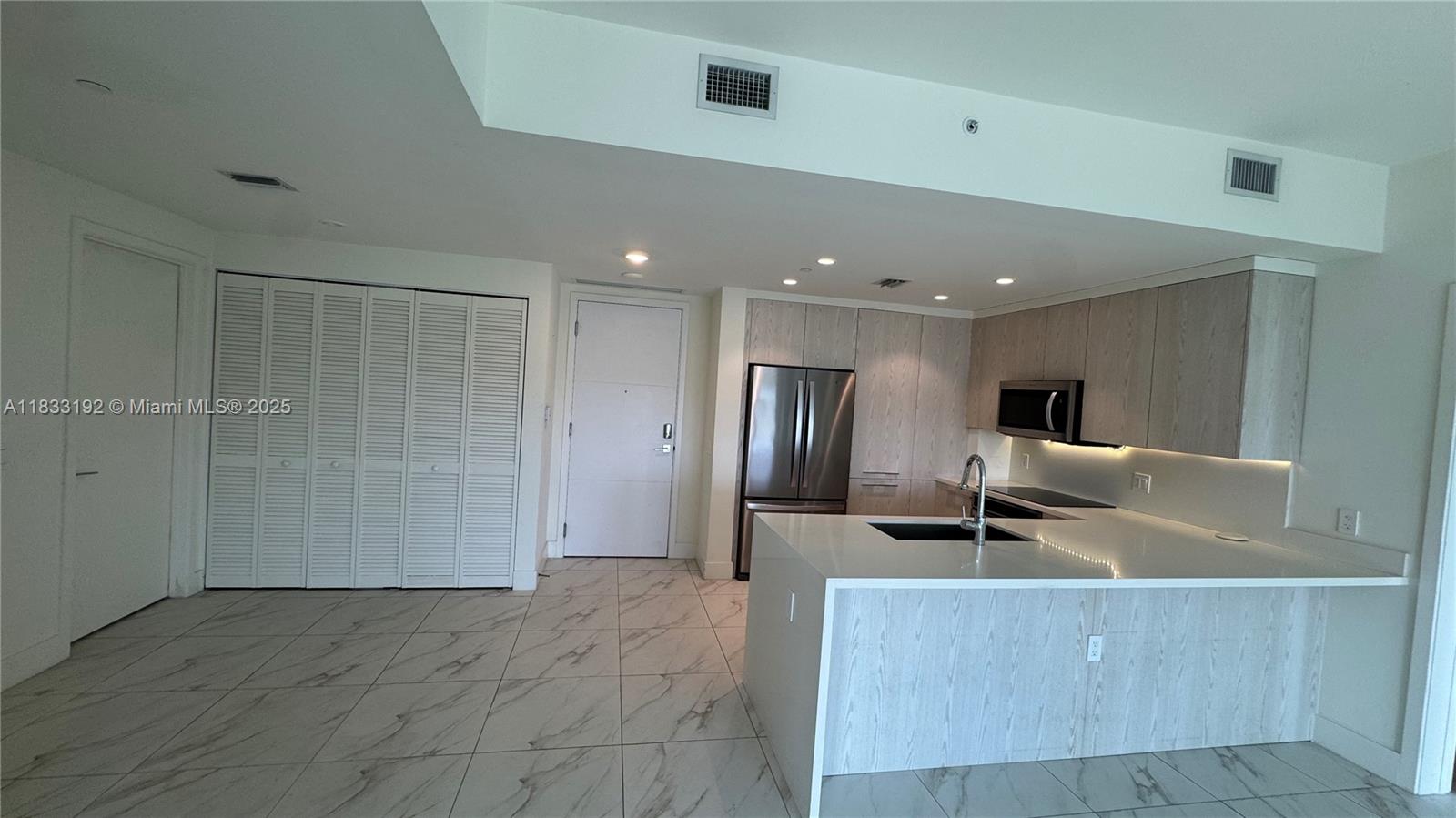 METROPICA NORTH TOWER ONE - Residential Lease