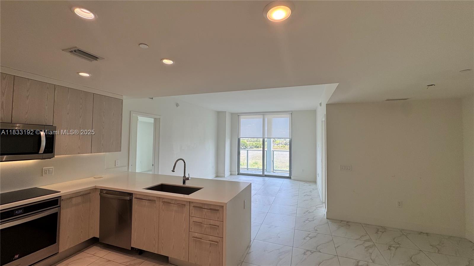 METROPICA NORTH TOWER ONE - Residential Lease