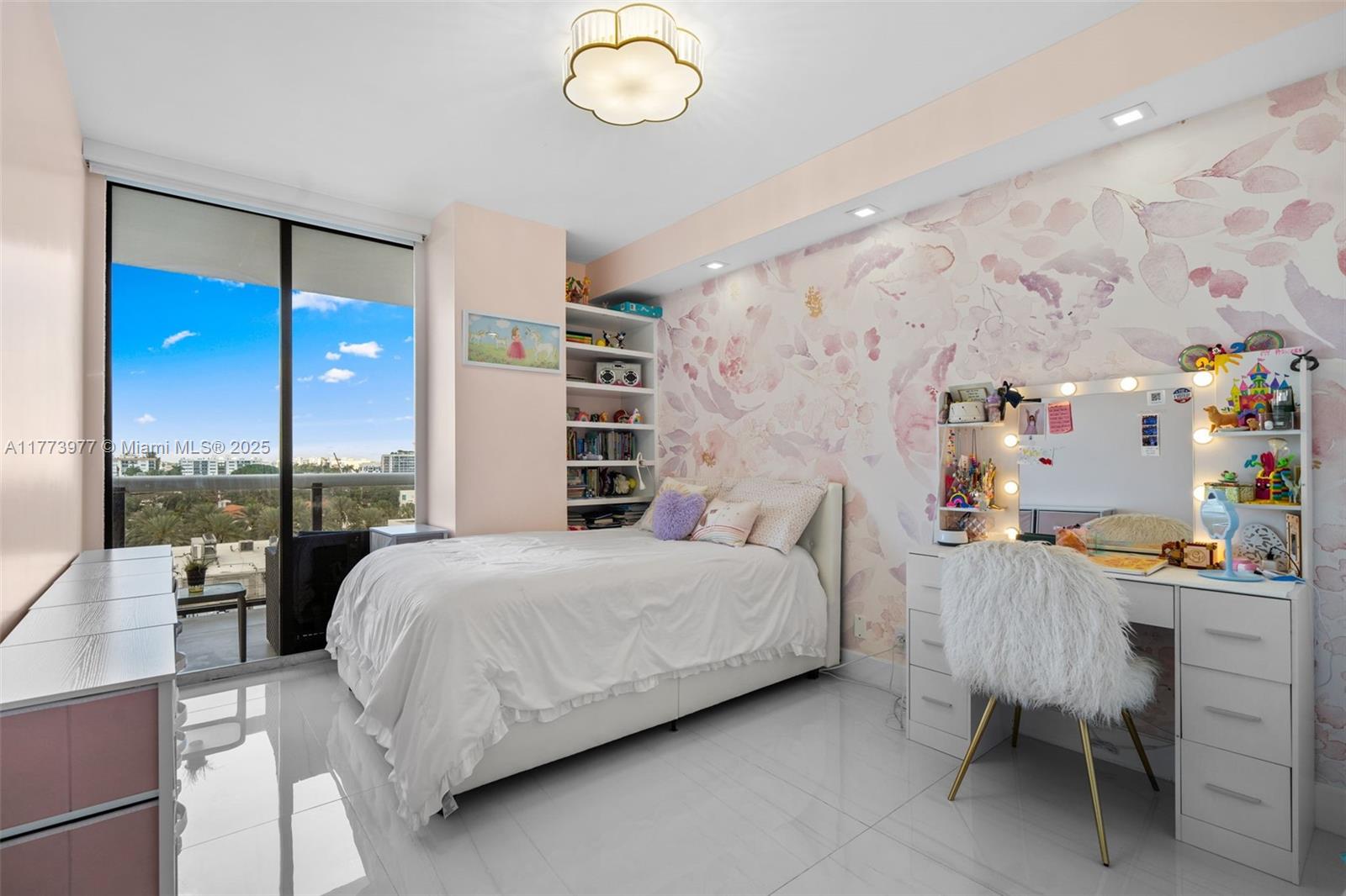 THE WAVES CONDO - Residential