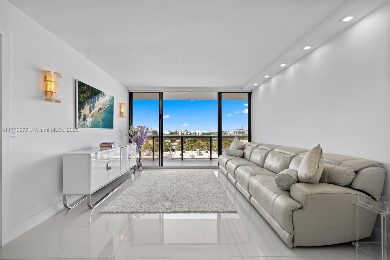 THE WAVES CONDO - Residential