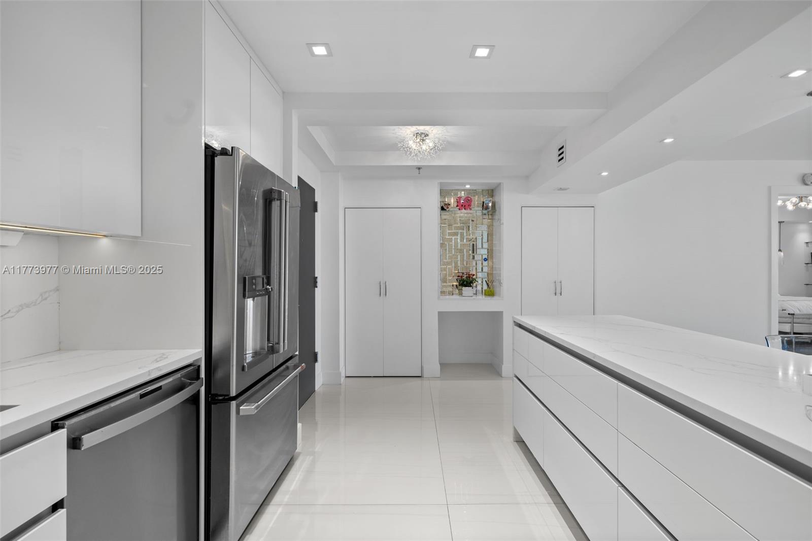 THE WAVES CONDO - Residential