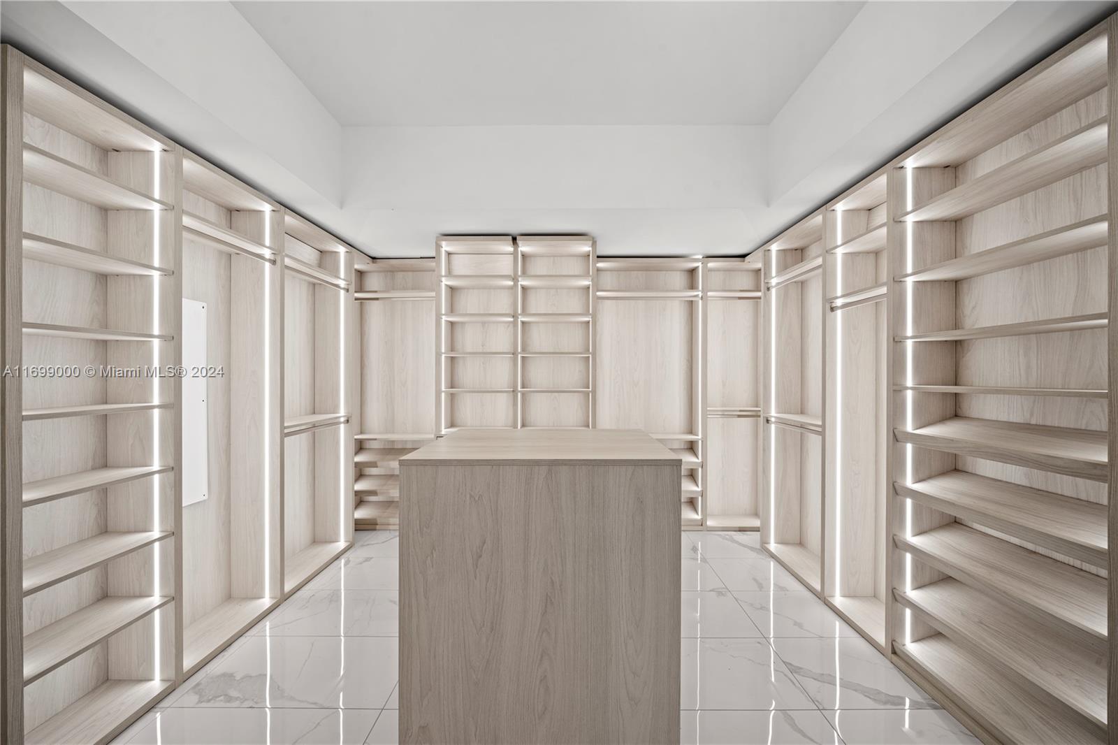 PRIVE CONDO - Residential