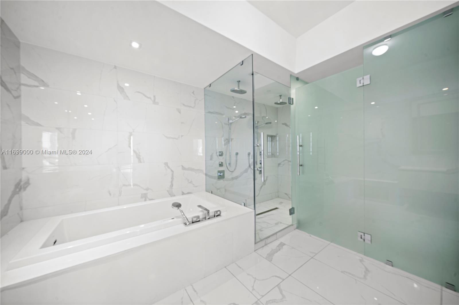 PRIVE CONDO - Residential