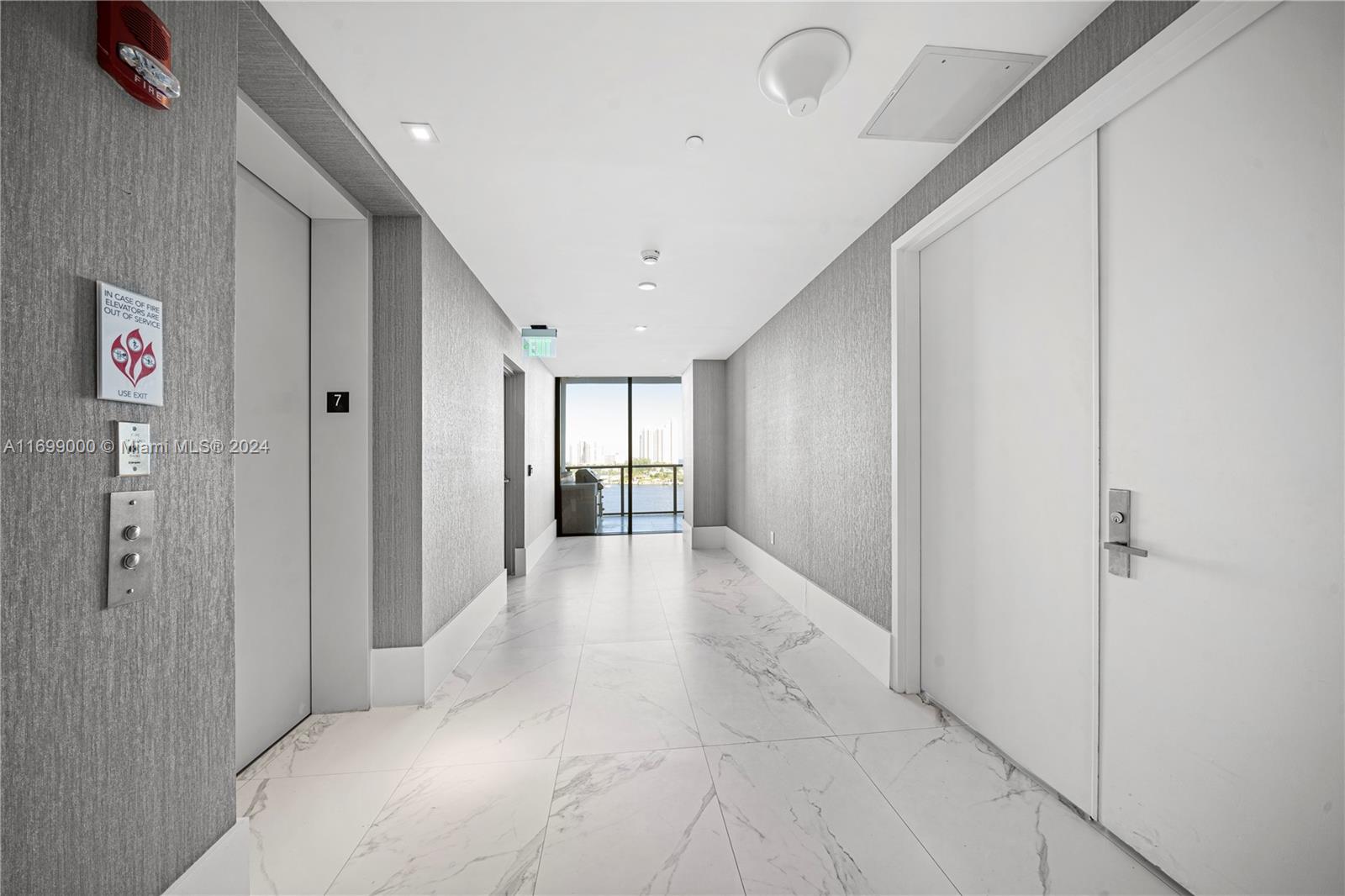 PRIVE CONDO - Residential