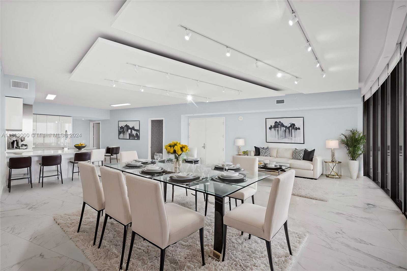 PRIVE CONDO - Residential