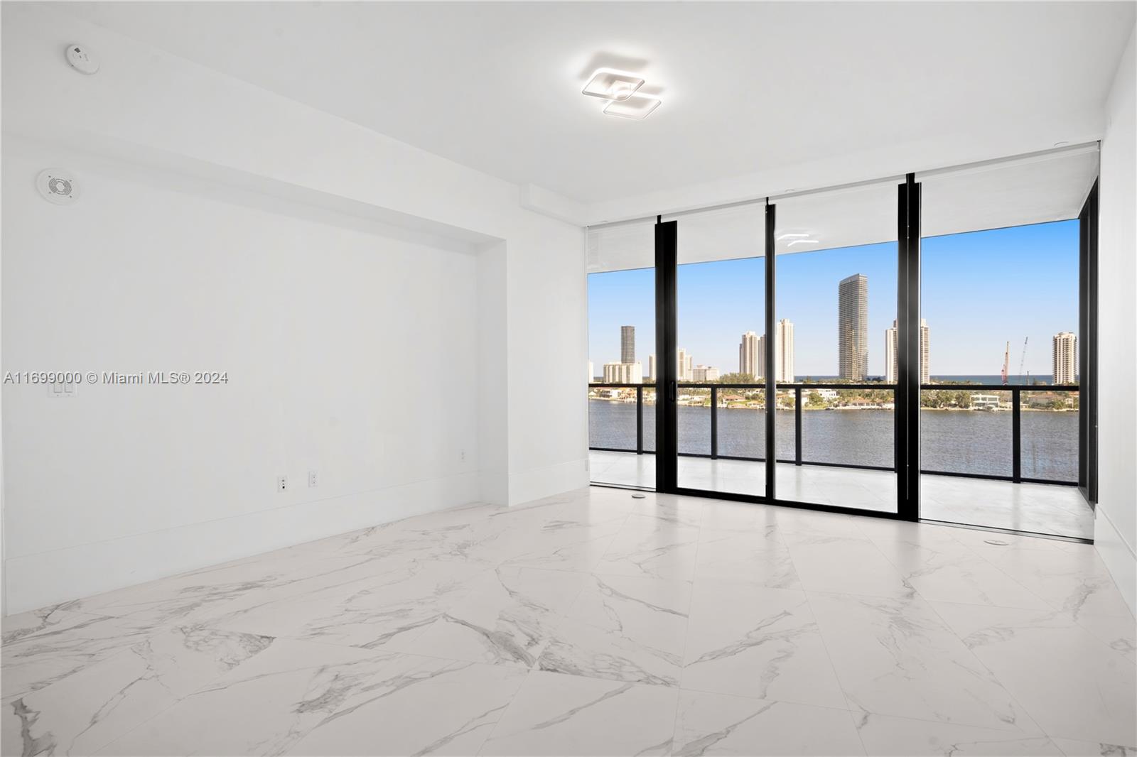 PRIVE CONDO - Residential