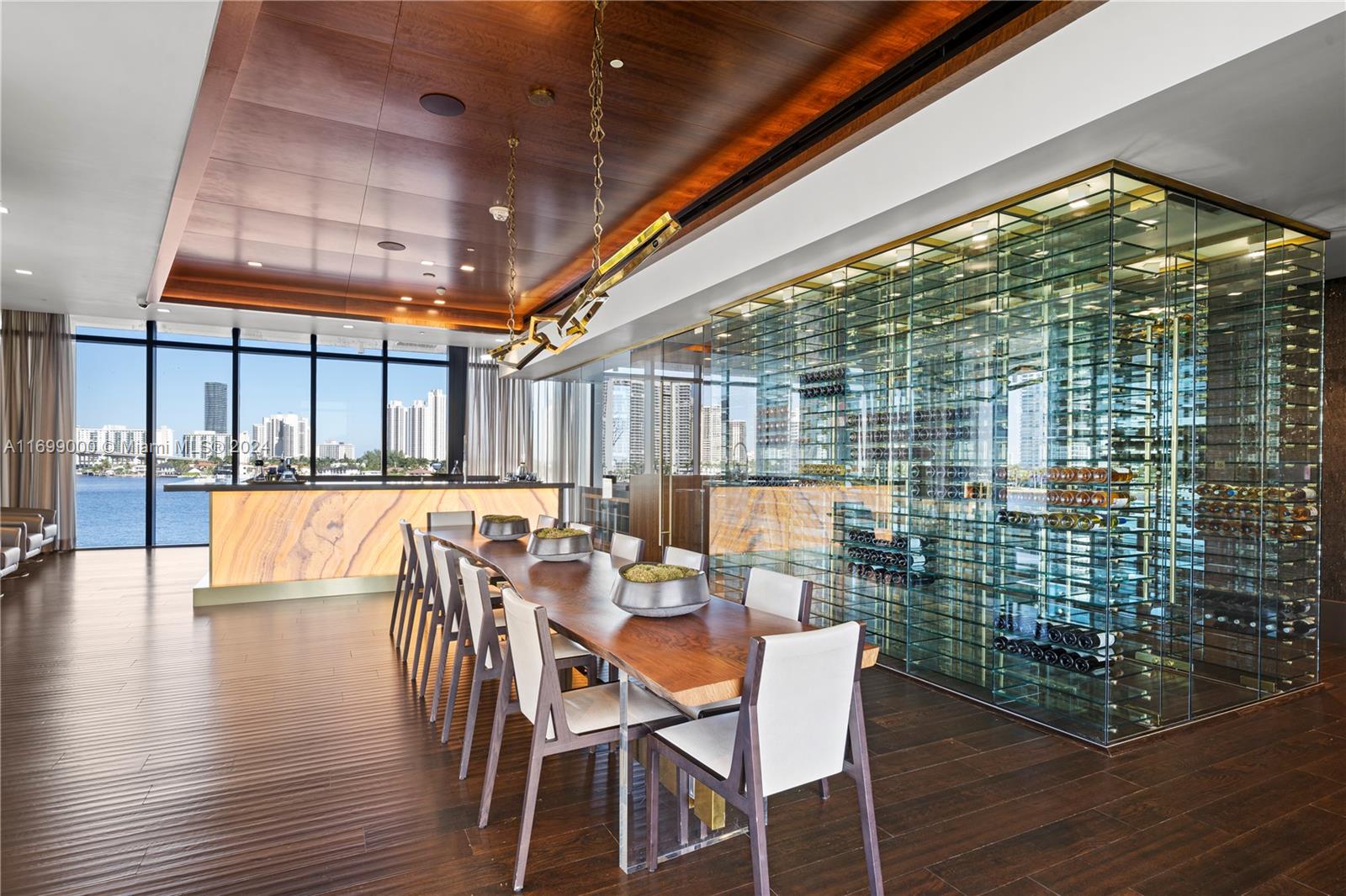 PRIVE CONDO - Residential