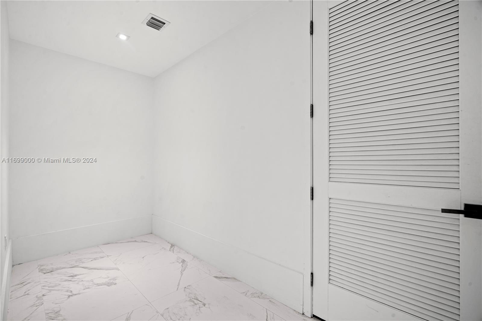PRIVE CONDO - Residential