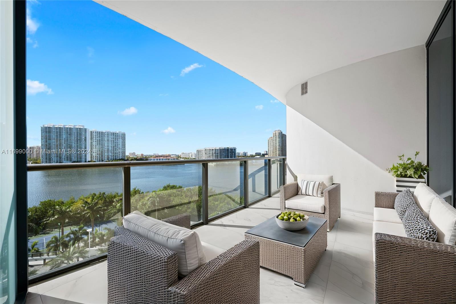 PRIVE CONDO - Residential