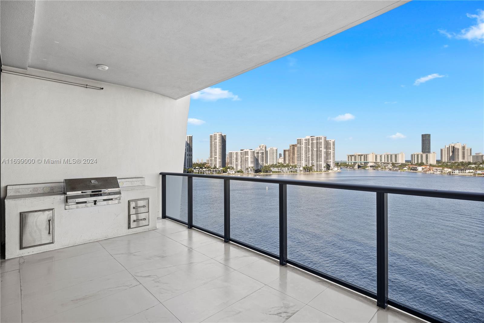 PRIVE CONDO - Residential