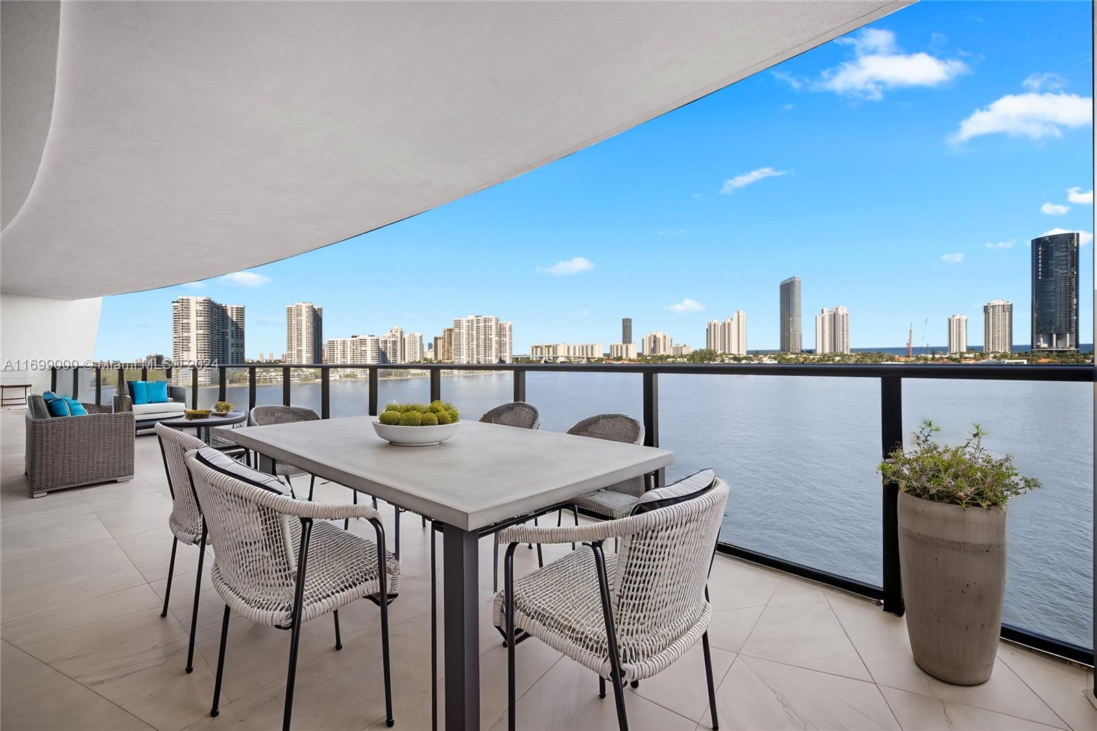 PRIVE CONDO - Residential