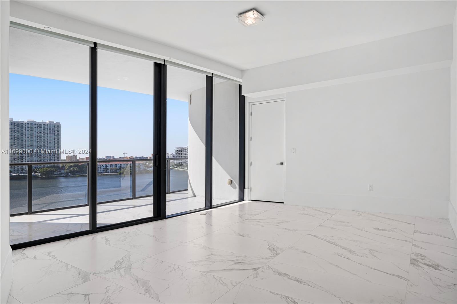 PRIVE CONDO - Residential