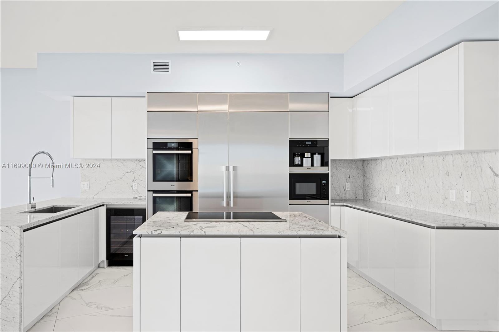 PRIVE CONDO - Residential